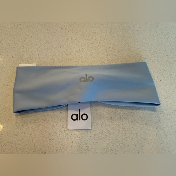 Alo Airlift Seashell Blue Headband - Picture 2 of 3